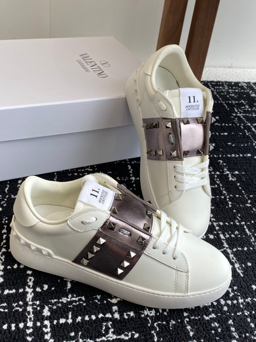 LuxluxHouse Best Quality Shoes Valentino