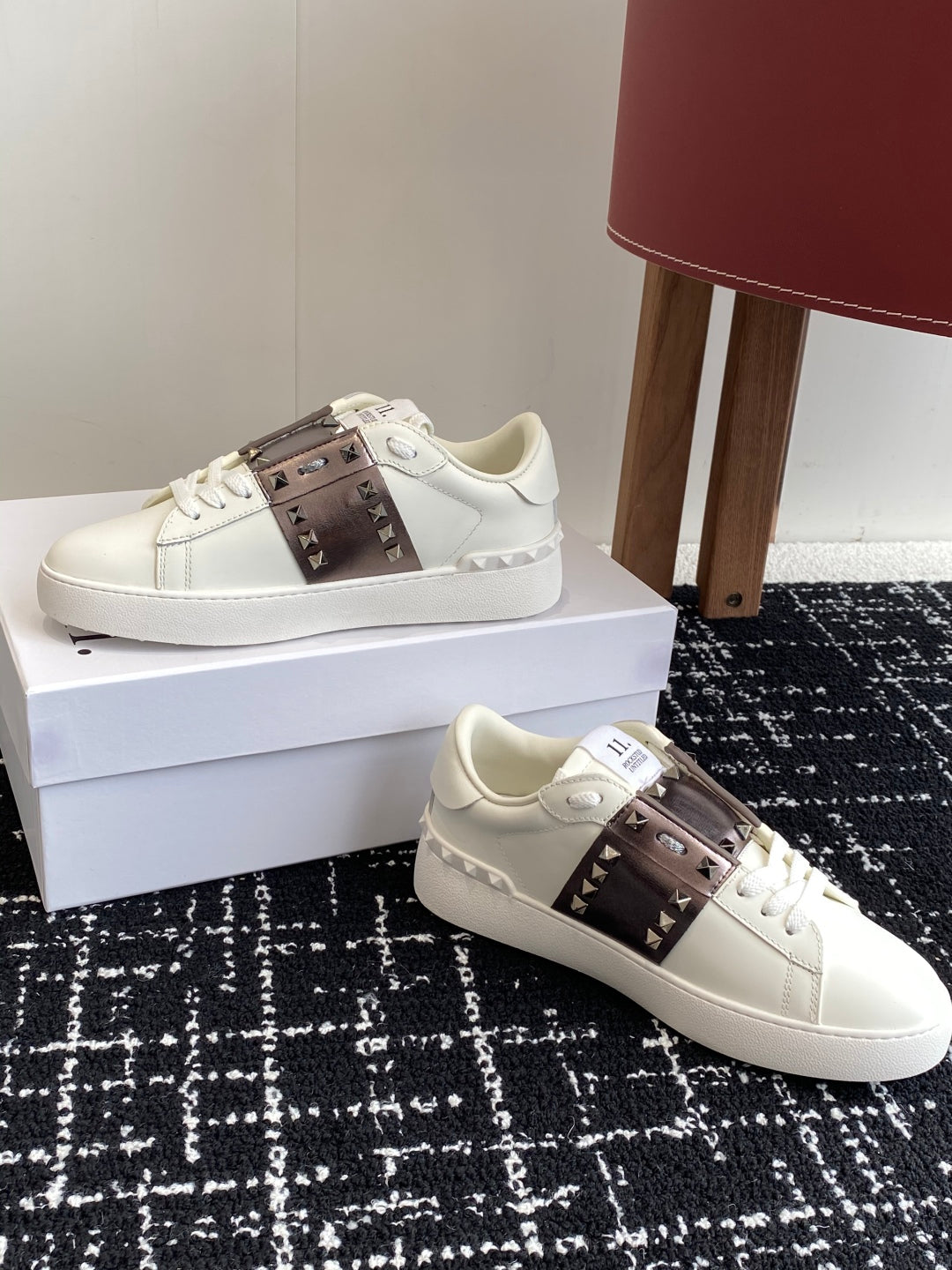 LuxluxHouse Best Quality Shoes Valentino