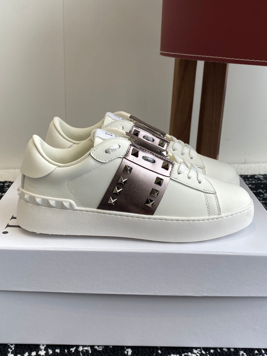 LuxluxHouse Best Quality Shoes Valentino