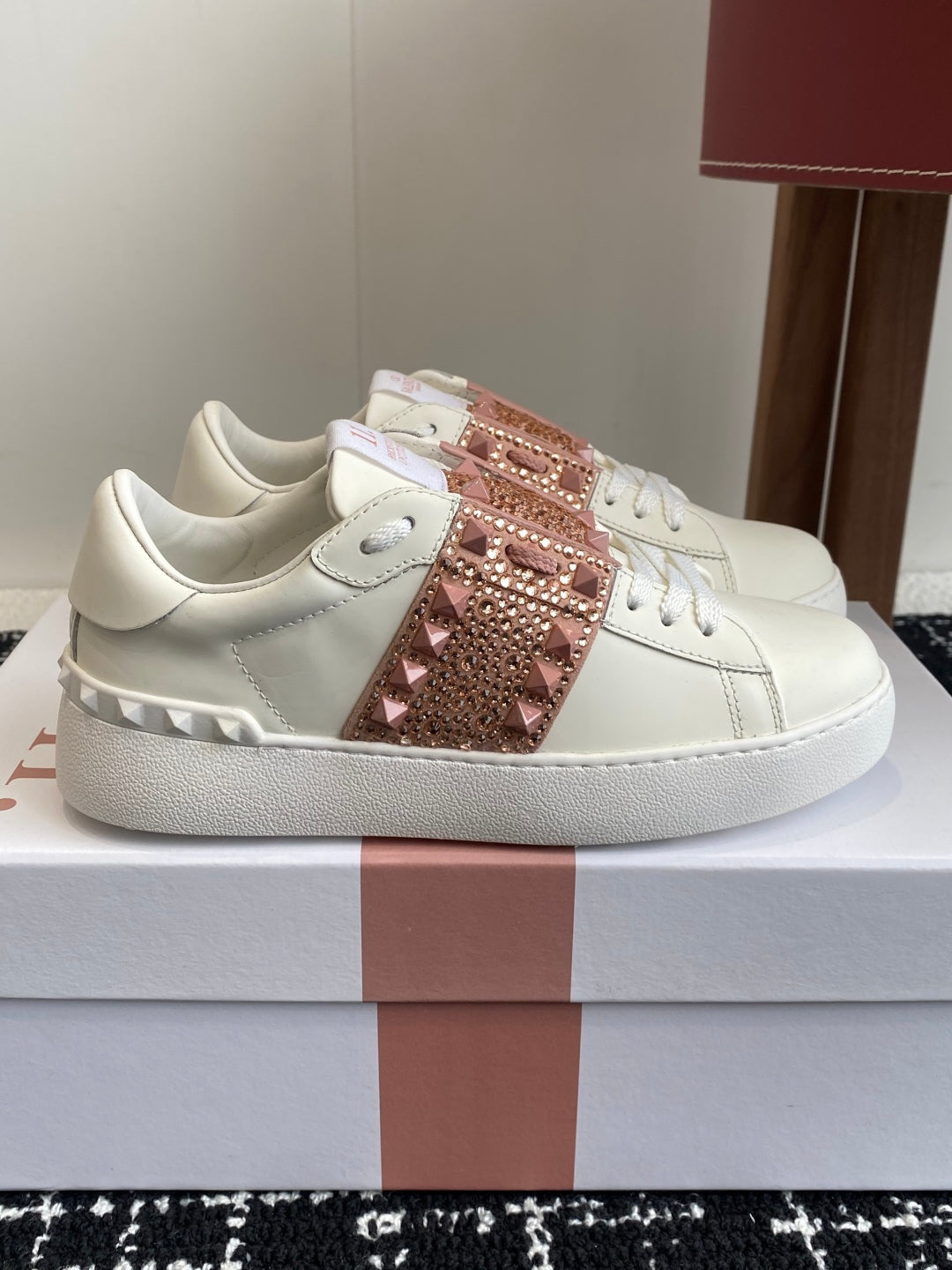 LuxluxHouse Best Quality Shoes Valentino