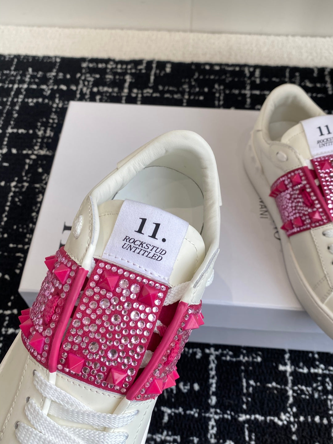 LuxluxHouse Best Quality Shoes Valentino