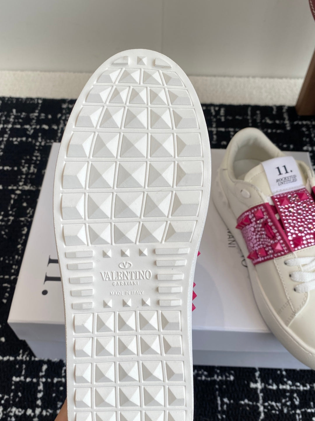 LuxluxHouse Best Quality Shoes Valentino