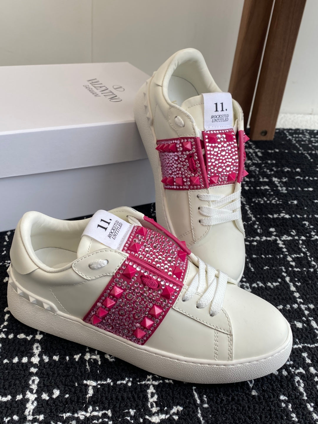 LuxluxHouse Best Quality Shoes Valentino