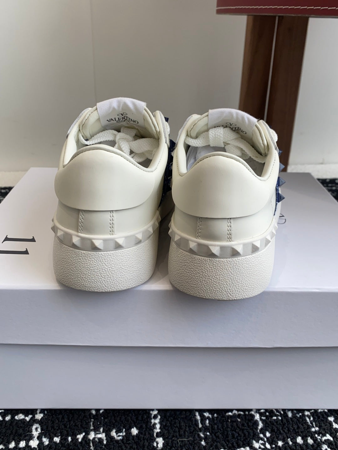 LuxluxHouse Best Quality Shoes Valentino