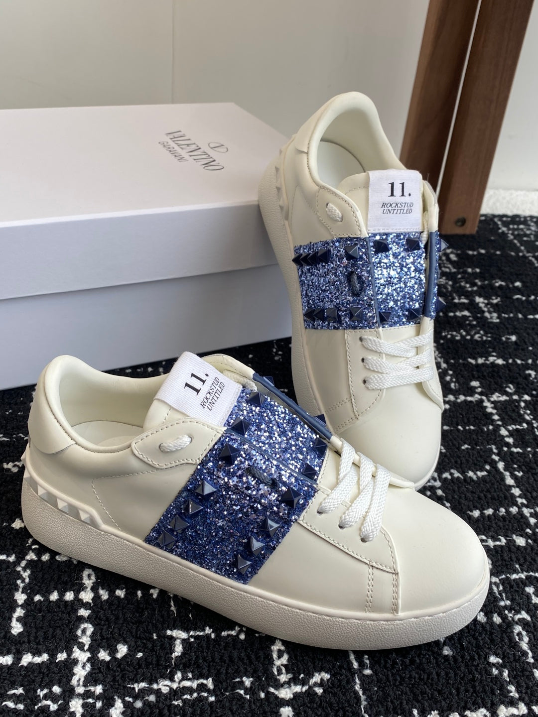 LuxluxHouse Best Quality Shoes Valentino