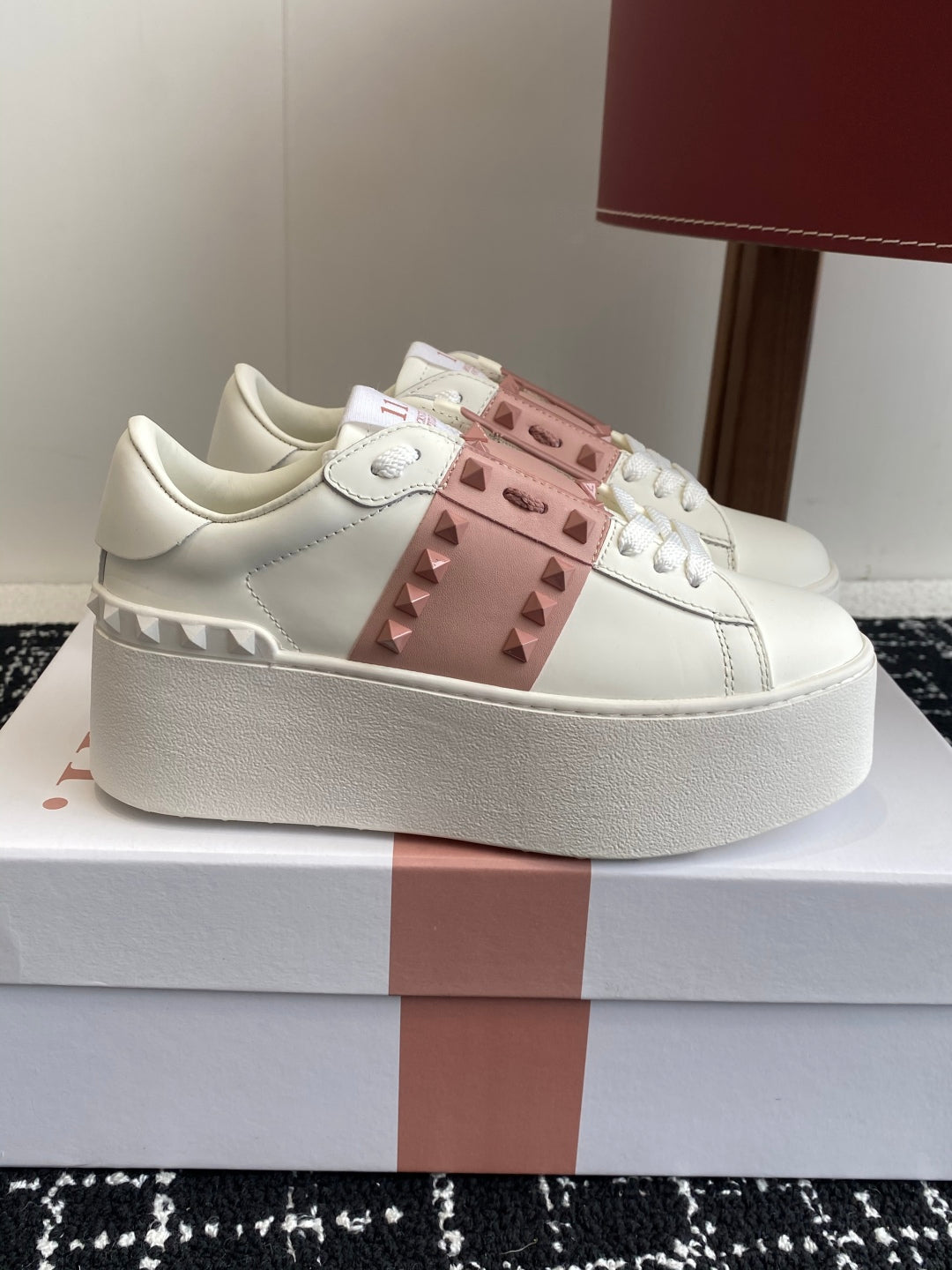 LuxluxHouse Best Quality Shoes Valentino