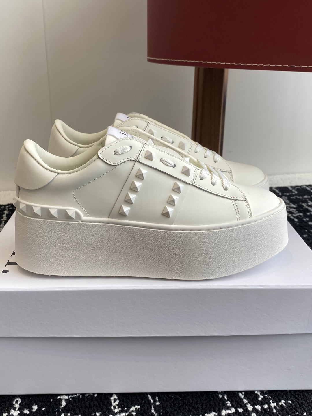 LuxluxHouse Best Quality Shoes Valentino