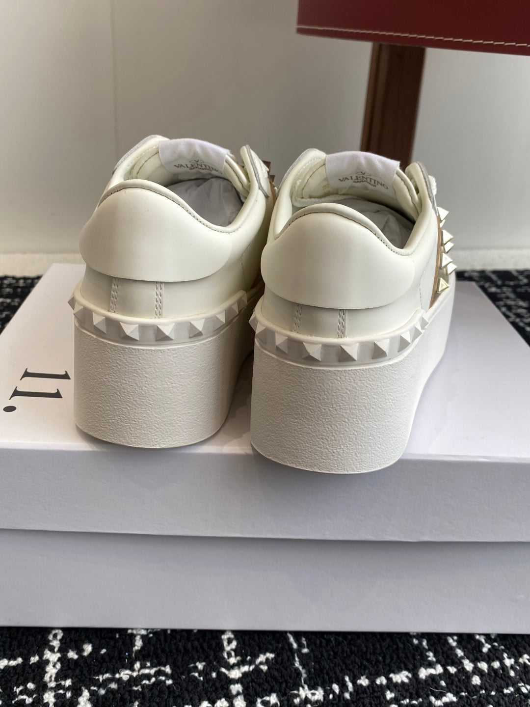 LuxluxHouse Best Quality Shoes Valentino