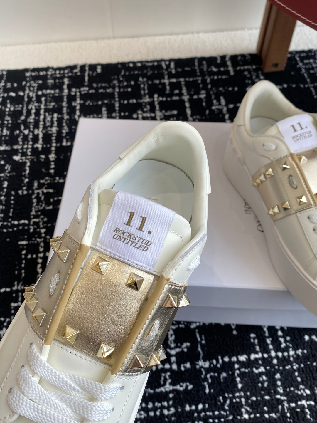 LuxluxHouse Best Quality Shoes Valentino
