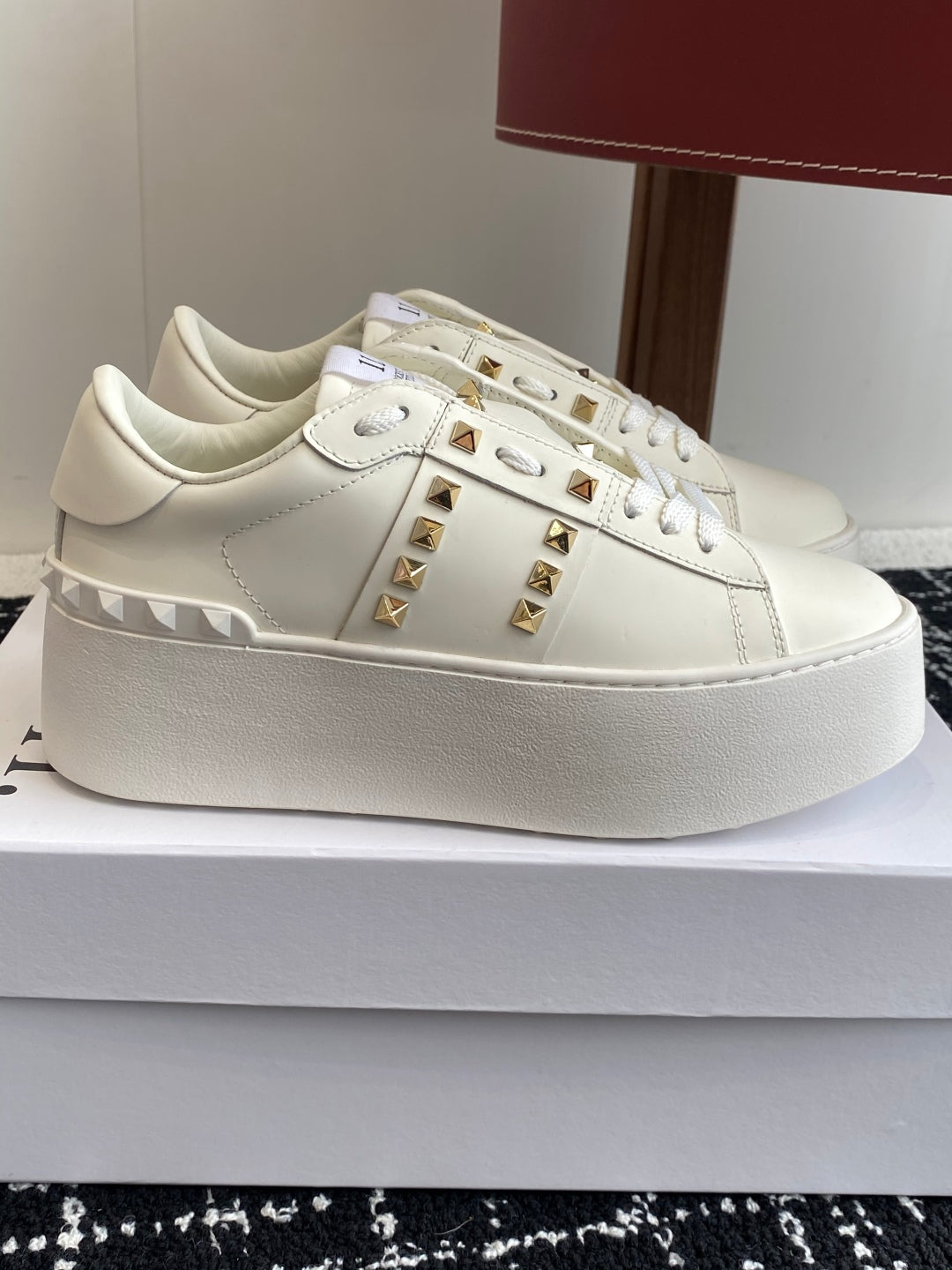 LuxluxHouse Best Quality Shoes Valentino
