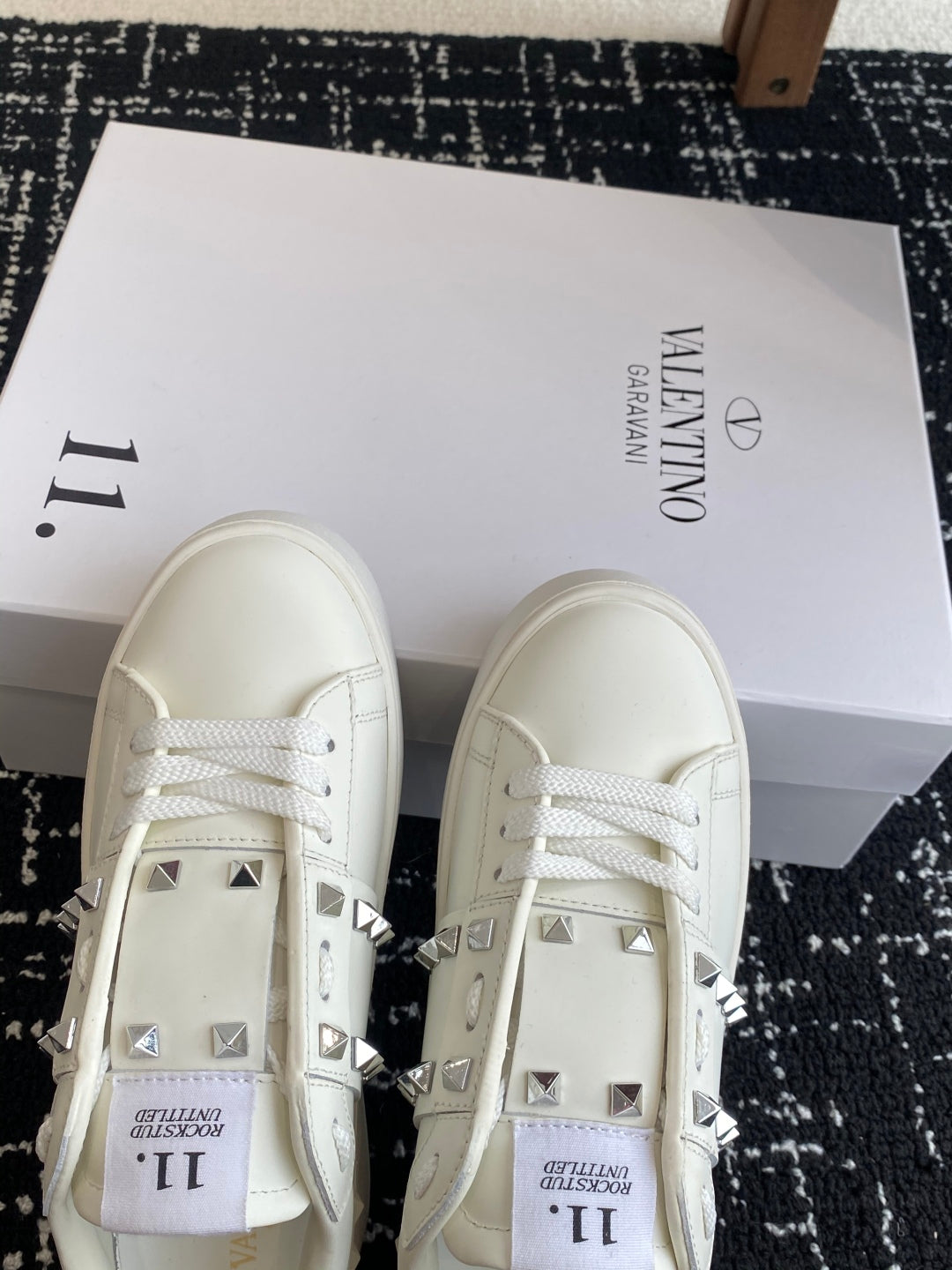 LuxluxHouse Best Quality Shoes Valentino