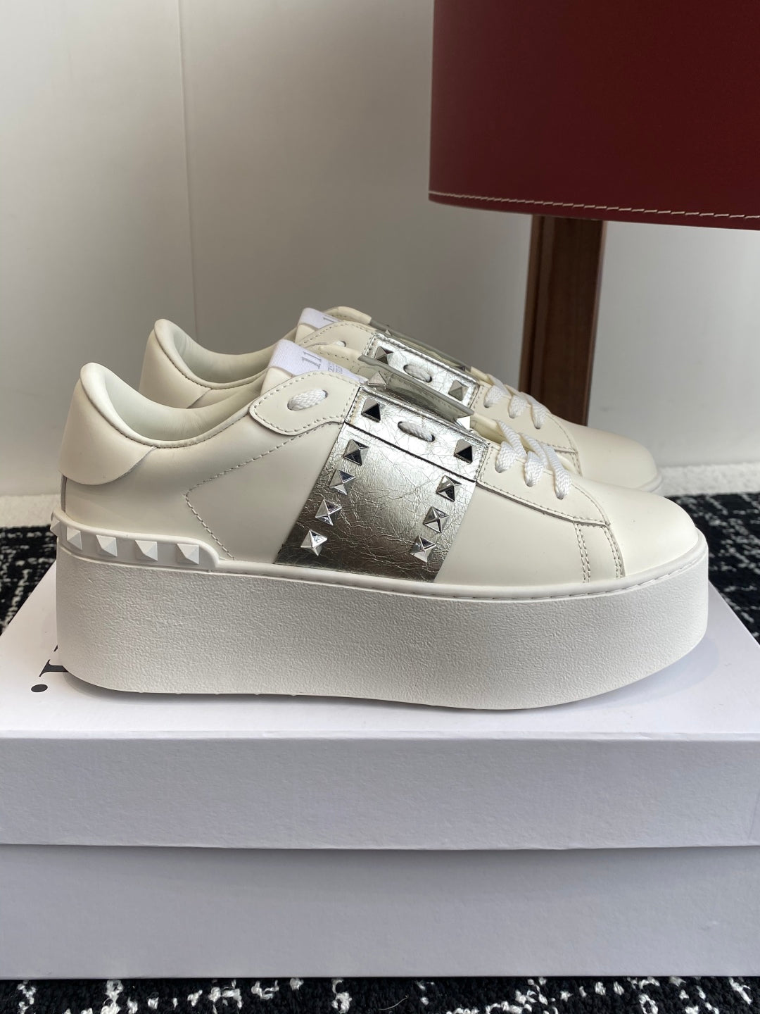 LuxluxHouse Best Quality Shoes Valentino