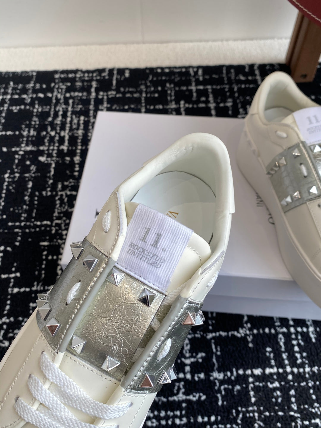 LuxluxHouse Best Quality Shoes Valentino