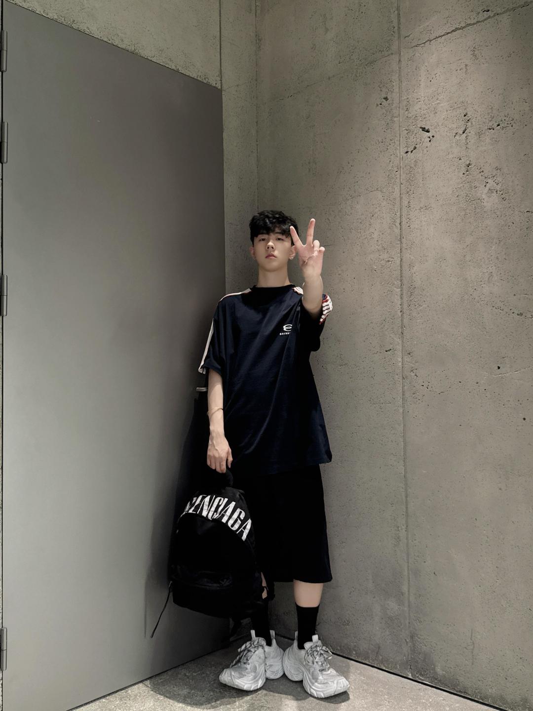 LuxluxHouse Best Quality Clothes Balenciaga T-shirt