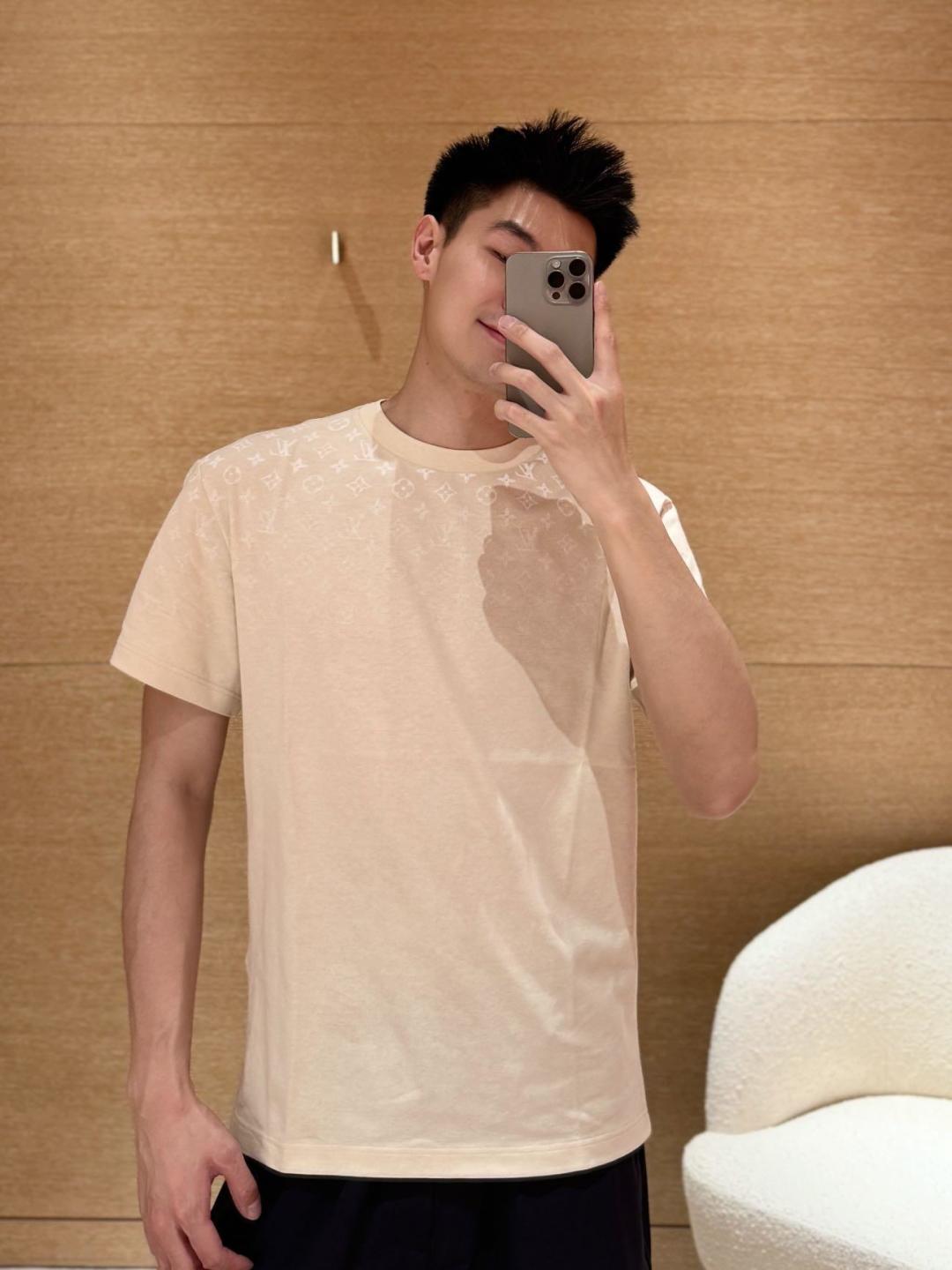 LuxluxHouse Best Quality Clothes T-shirt Louis Vuitton