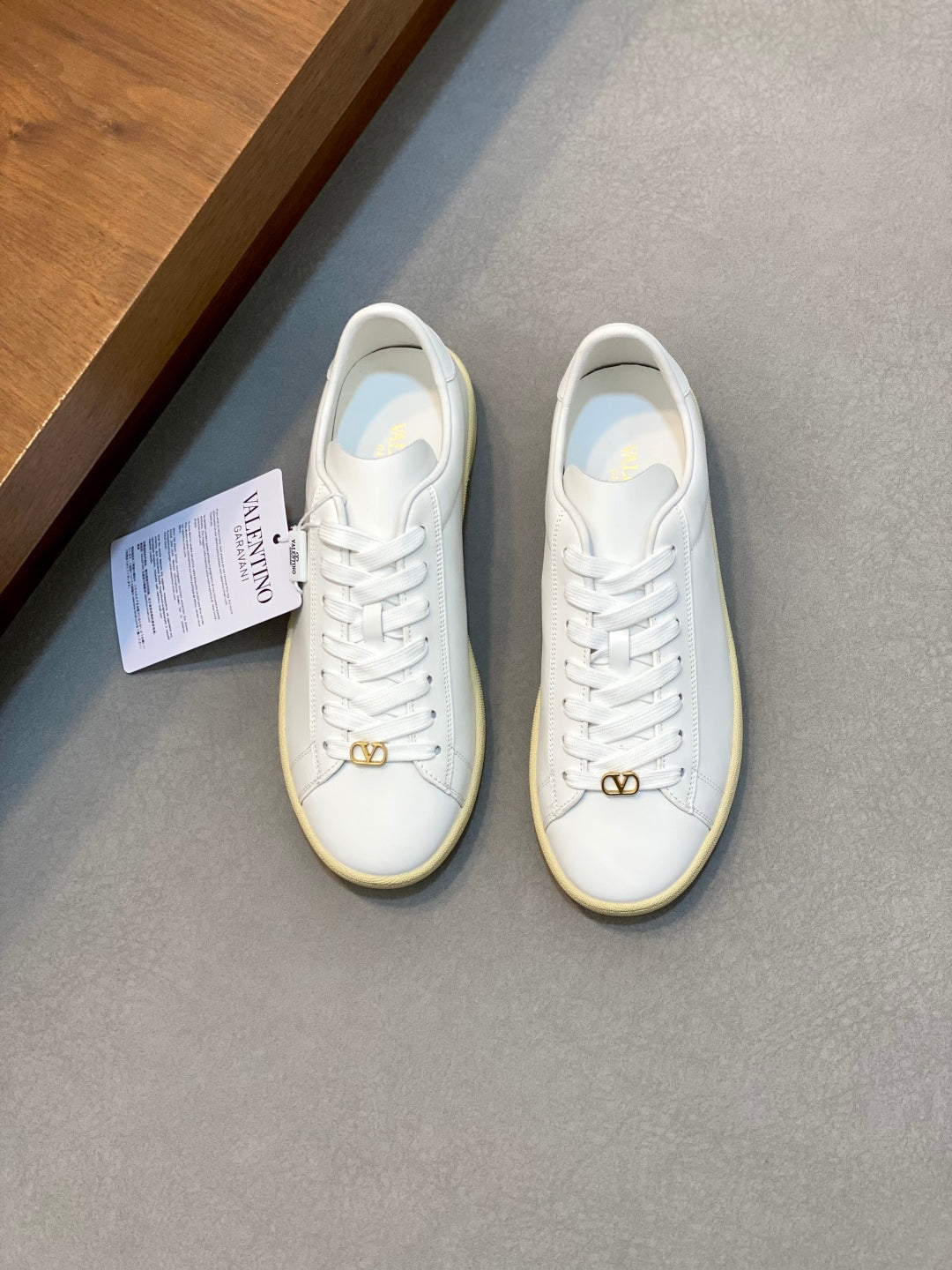 LuxluxHouse Best Quality Shoes Valentino