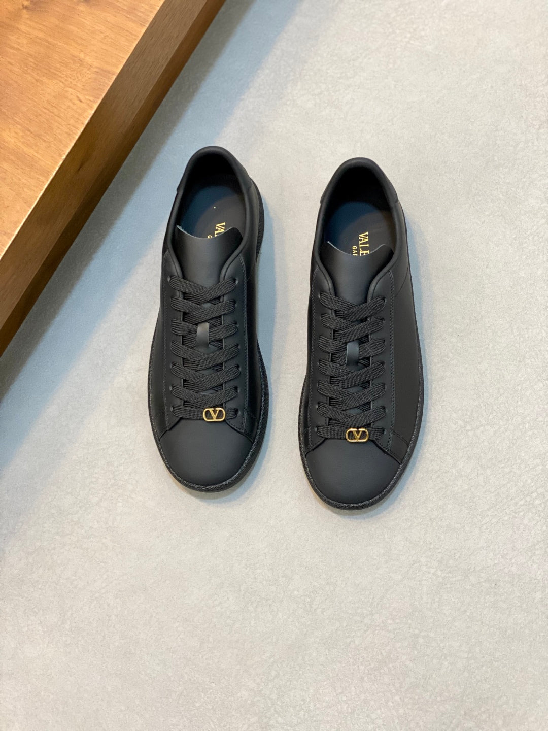 LuxluxHouse Best Quality Shoes Valentino