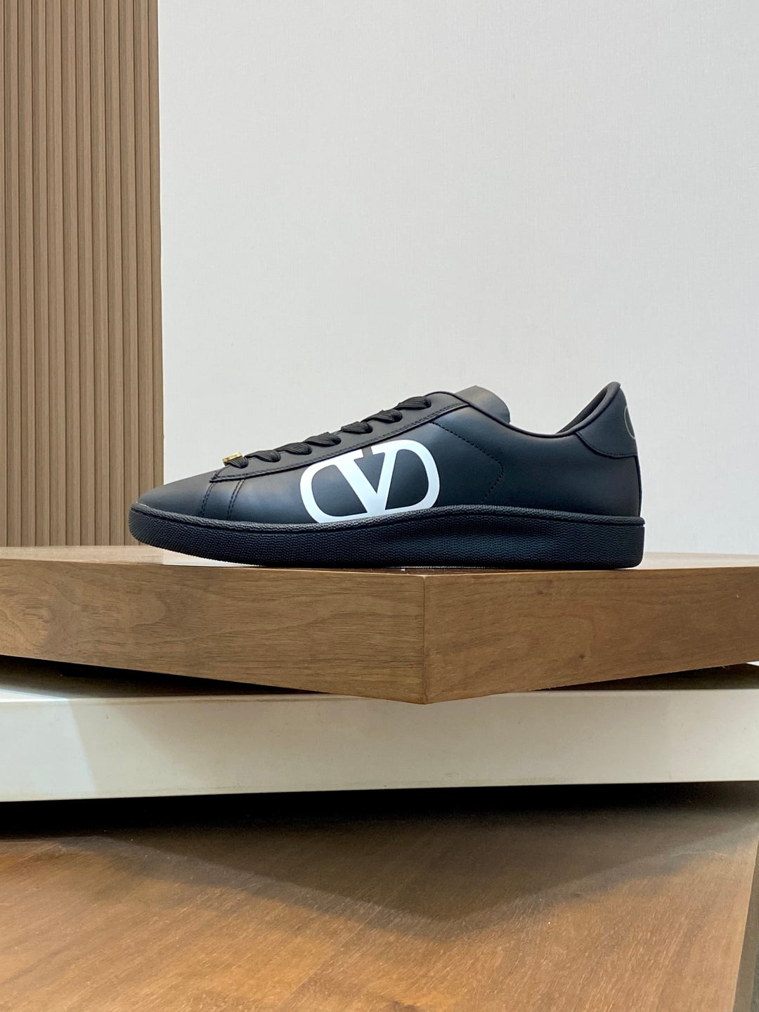 LuxluxHouse Best Quality Shoes Valentino