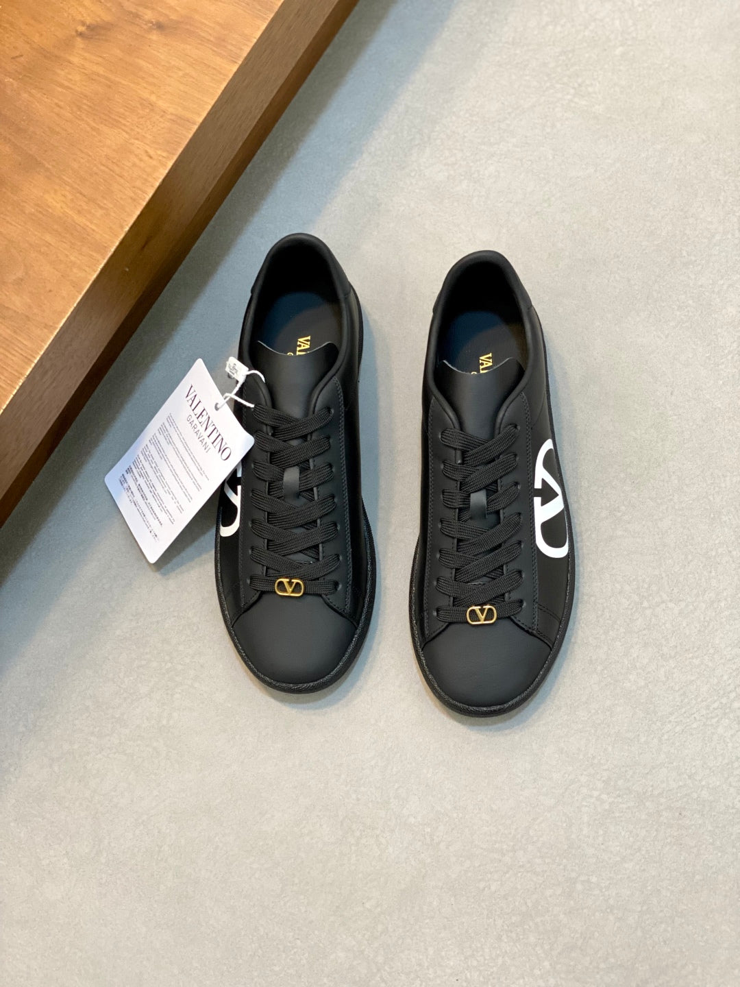 LuxluxHouse Best Quality Shoes Valentino