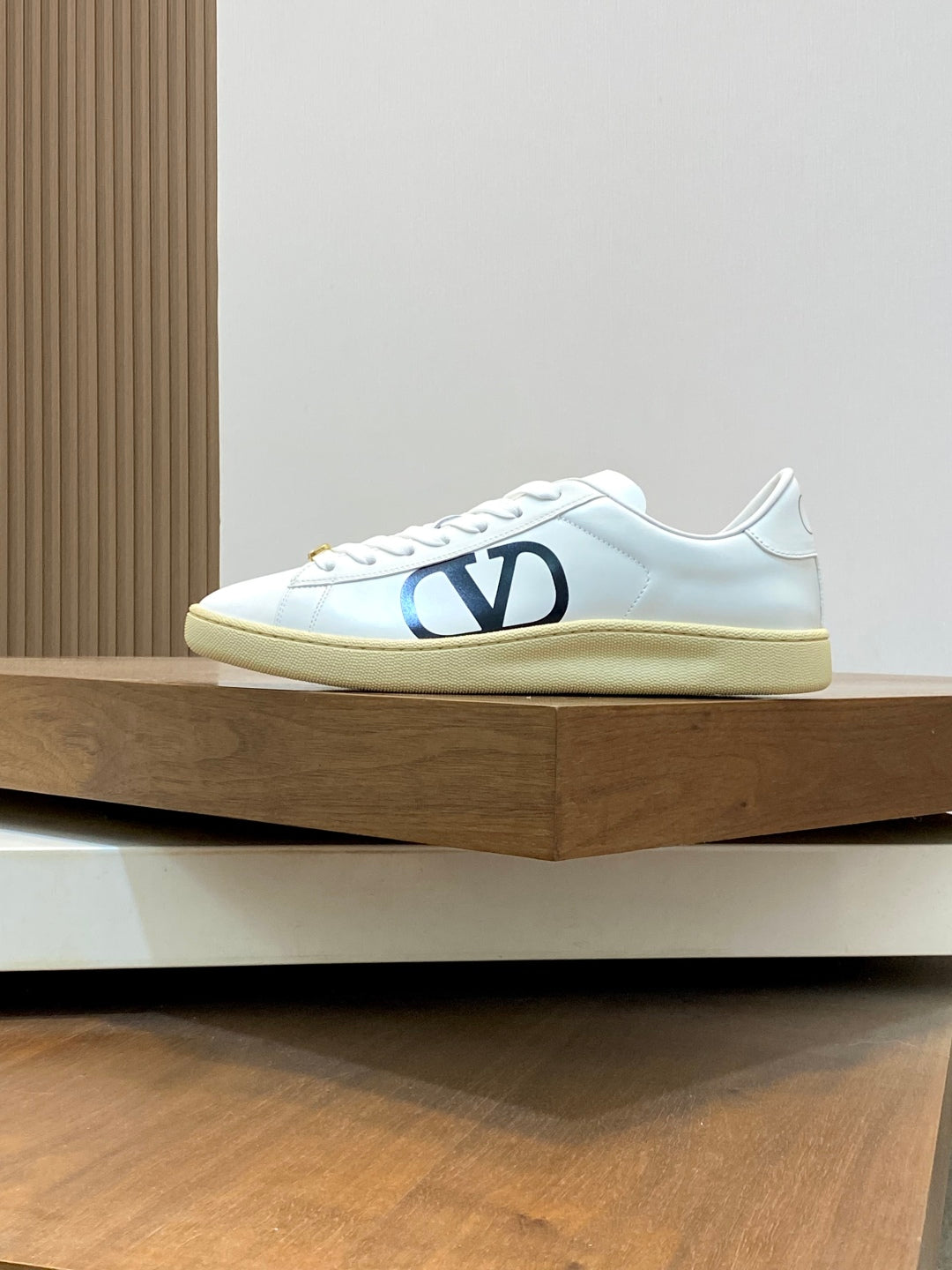 LuxluxHouse Best Quality Shoes Valentino