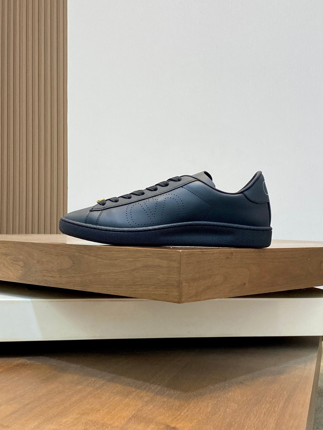 LuxluxHouse Best Quality Shoes Valentino