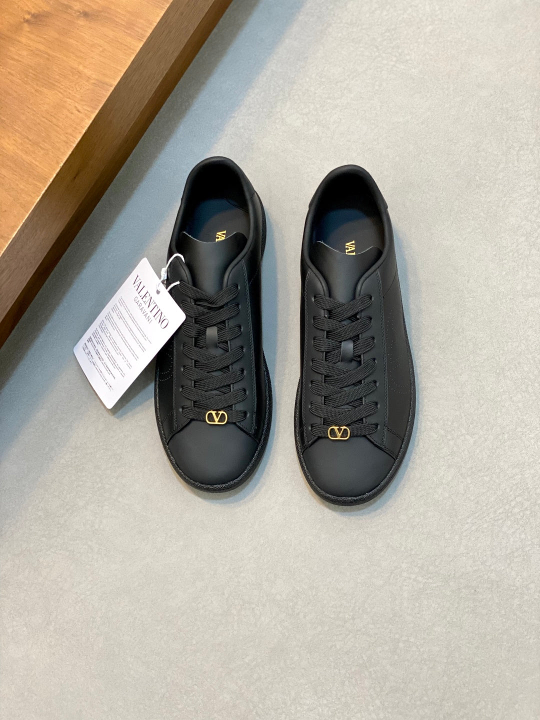 LuxluxHouse Best Quality Shoes Valentino