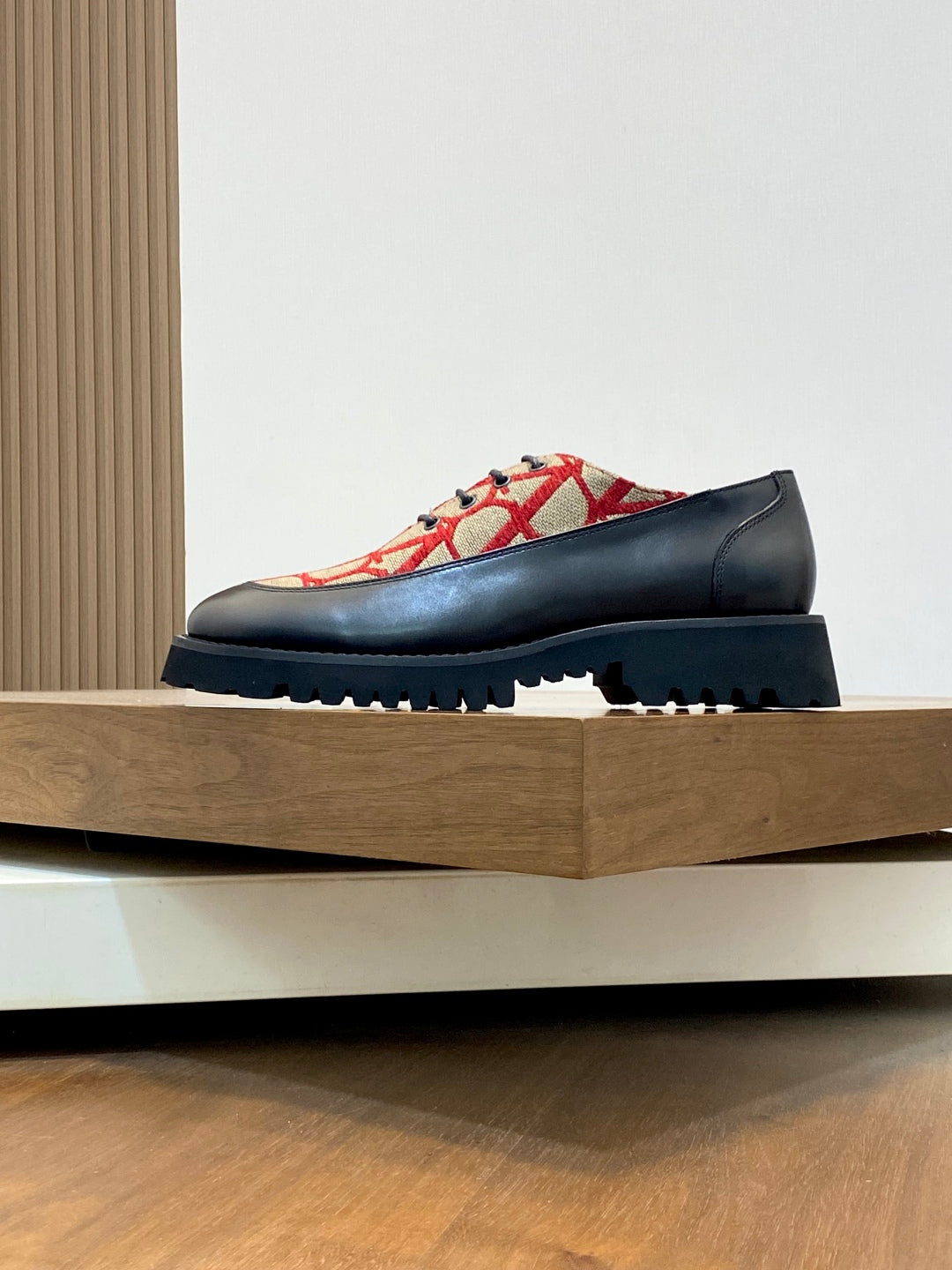 LuxluxHouse Best Quality Shoes Valentino