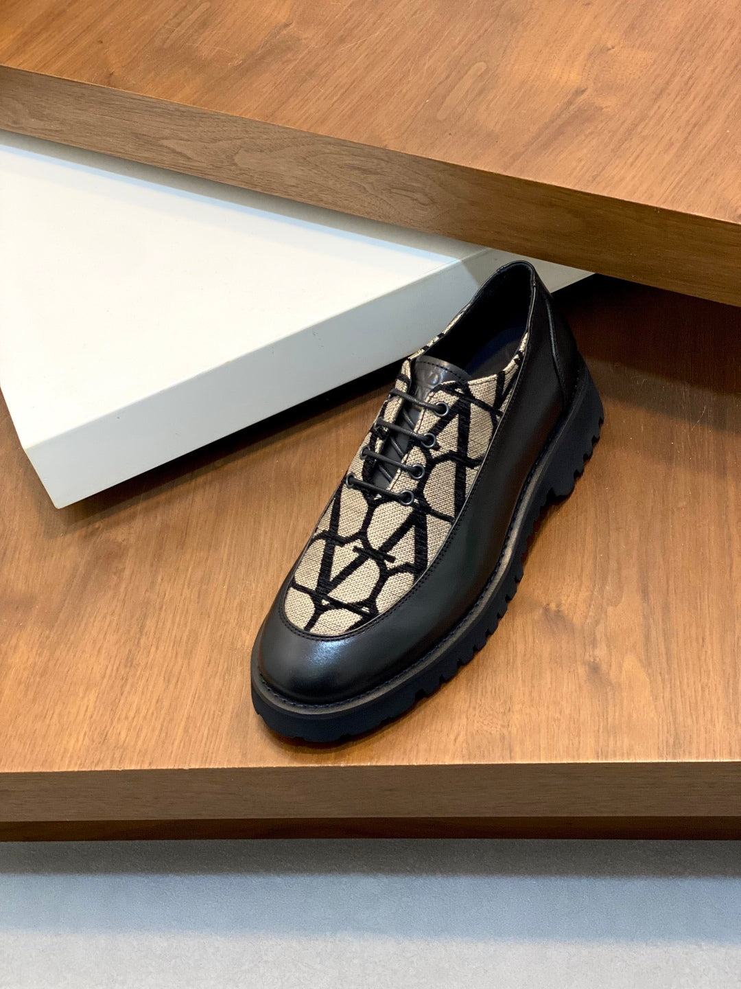 LuxluxHouse Best Quality Shoes Valentino