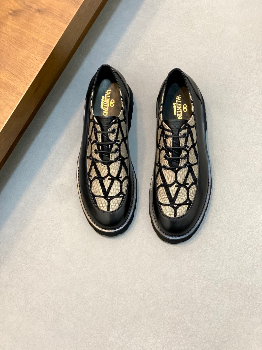 LuxluxHouse Best Quality Shoes Valentino