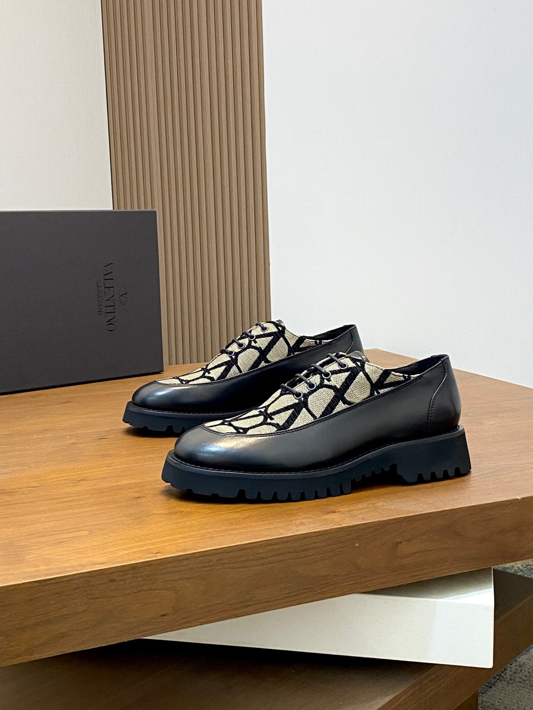 LuxluxHouse Best Quality Shoes Valentino
