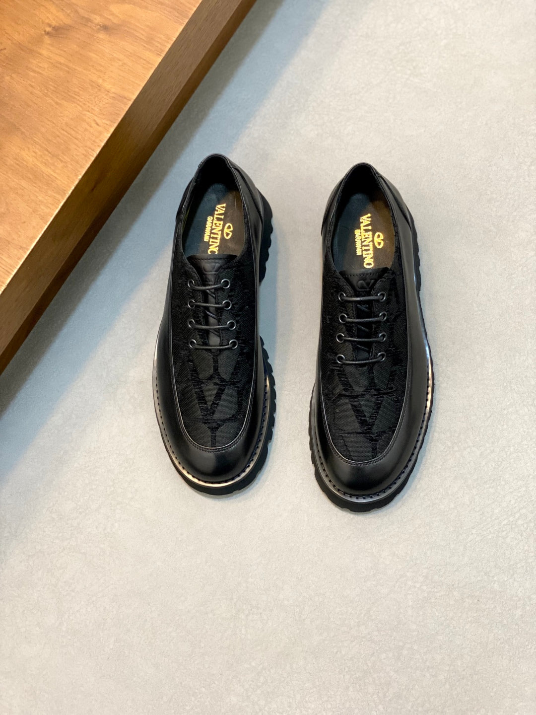 LuxluxHouse Best Quality Shoes Valentino