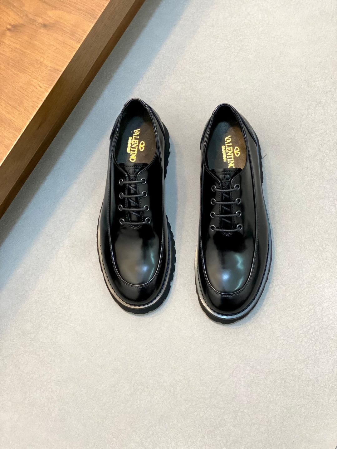 LuxluxHouse Best Quality Shoes Valentino