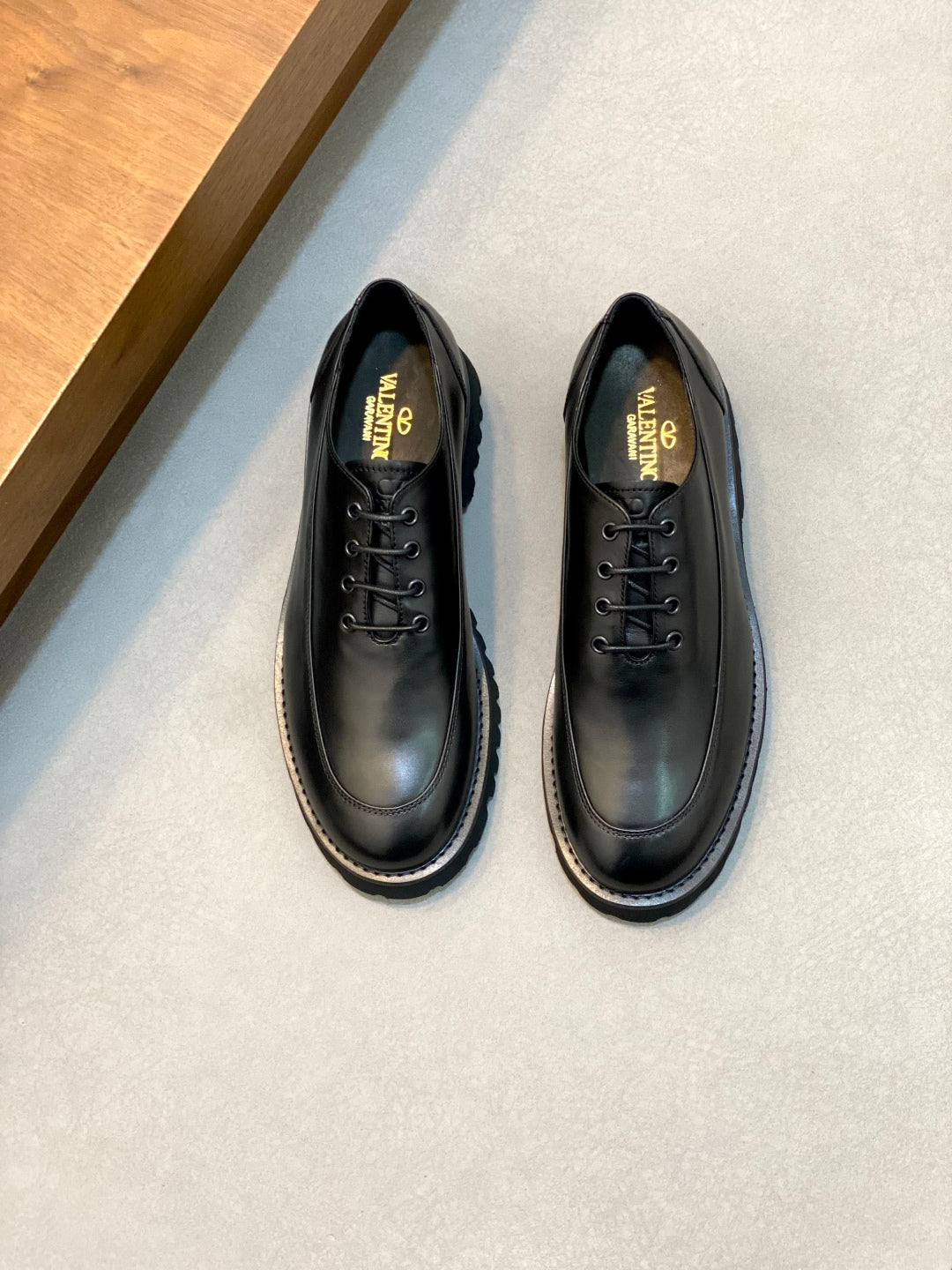 LuxluxHouse Best Quality Shoes Valentino