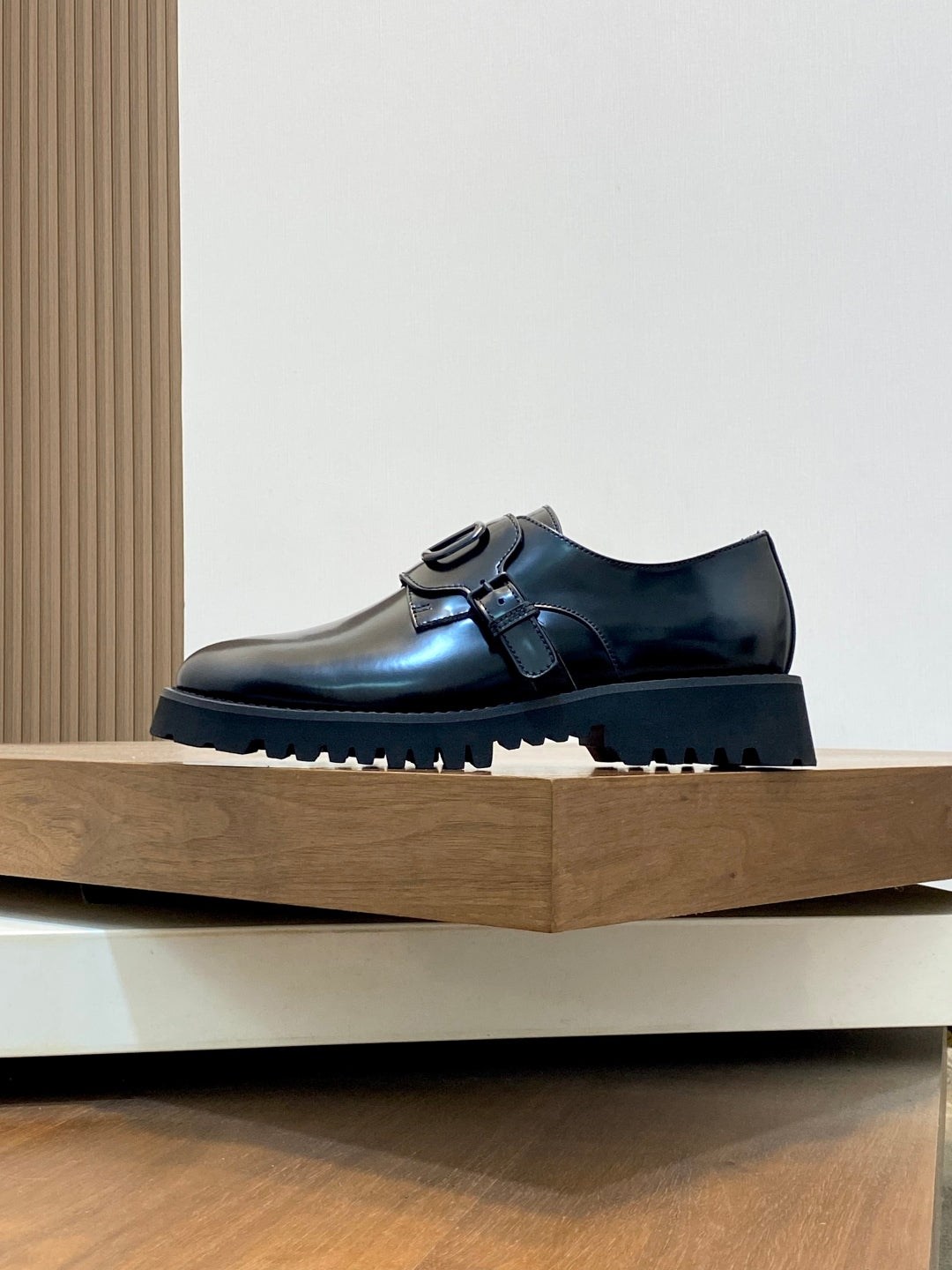 LuxluxHouse Best Quality Shoes Valentino