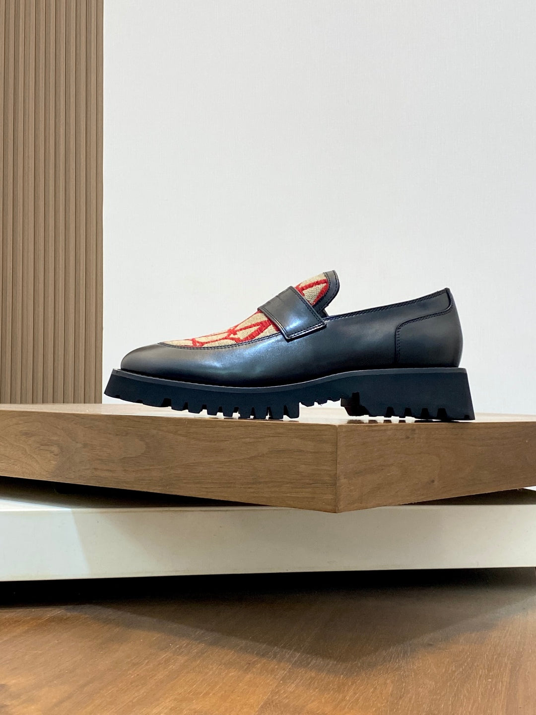 LuxluxHouse Best Quality Shoes Valentino