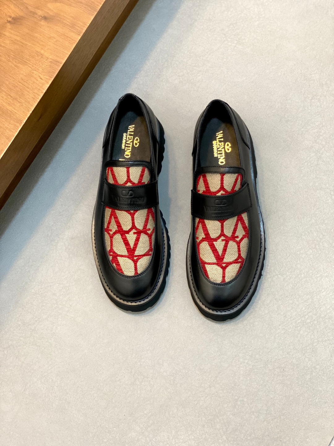 LuxluxHouse Best Quality Shoes Valentino
