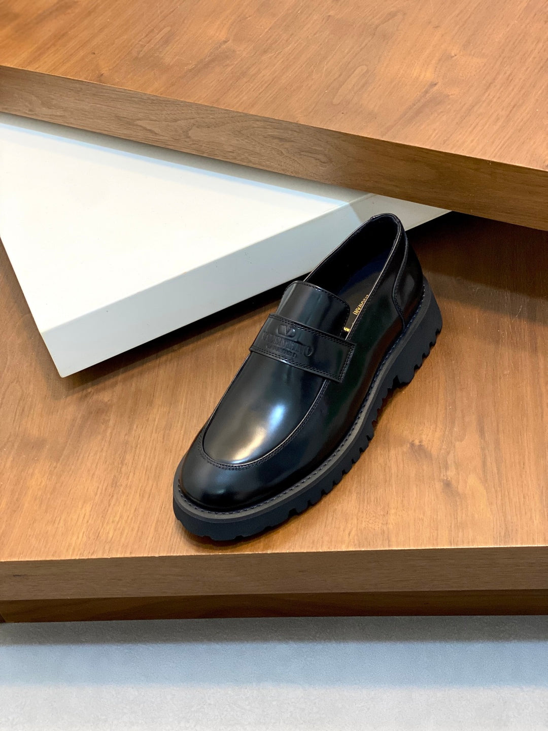 LuxluxHouse Best Quality Shoes Valentino