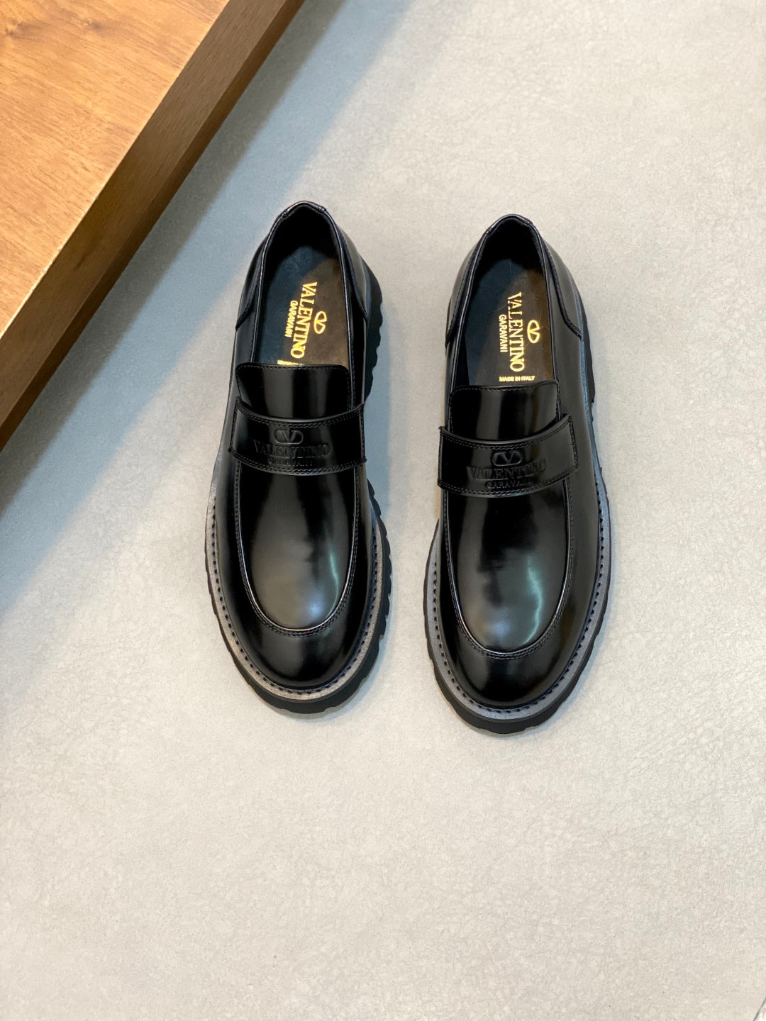 LuxluxHouse Best Quality Shoes Valentino