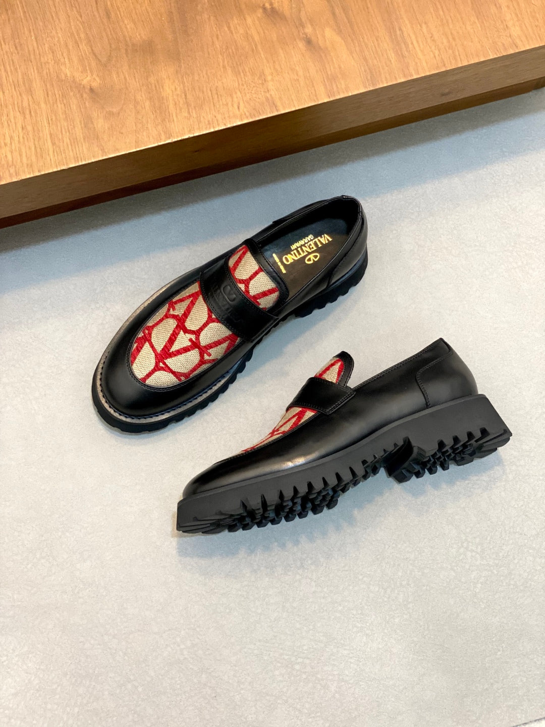 LuxluxHouse Best Quality Shoes Valentino