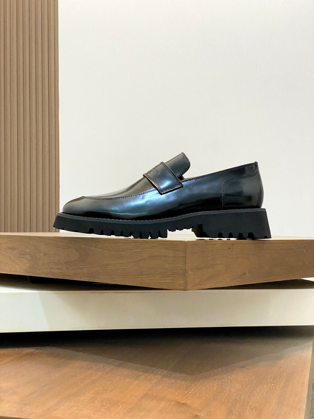 LuxluxHouse Best Quality Shoes Valentino