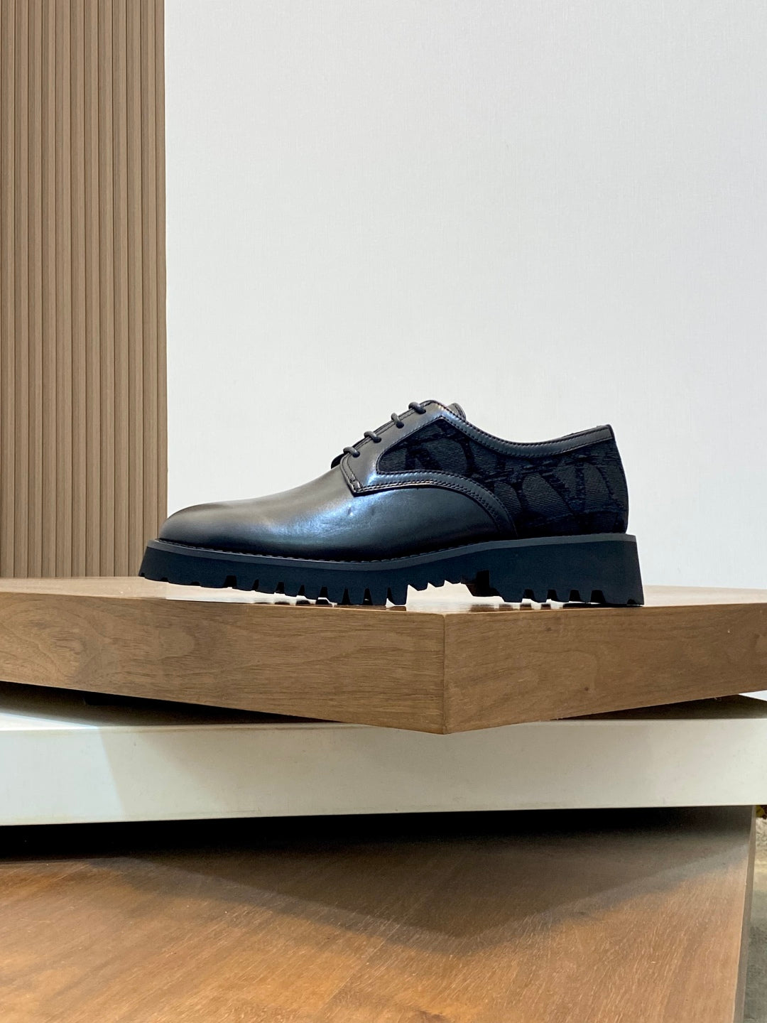 LuxluxHouse Best Quality Shoes Valentino