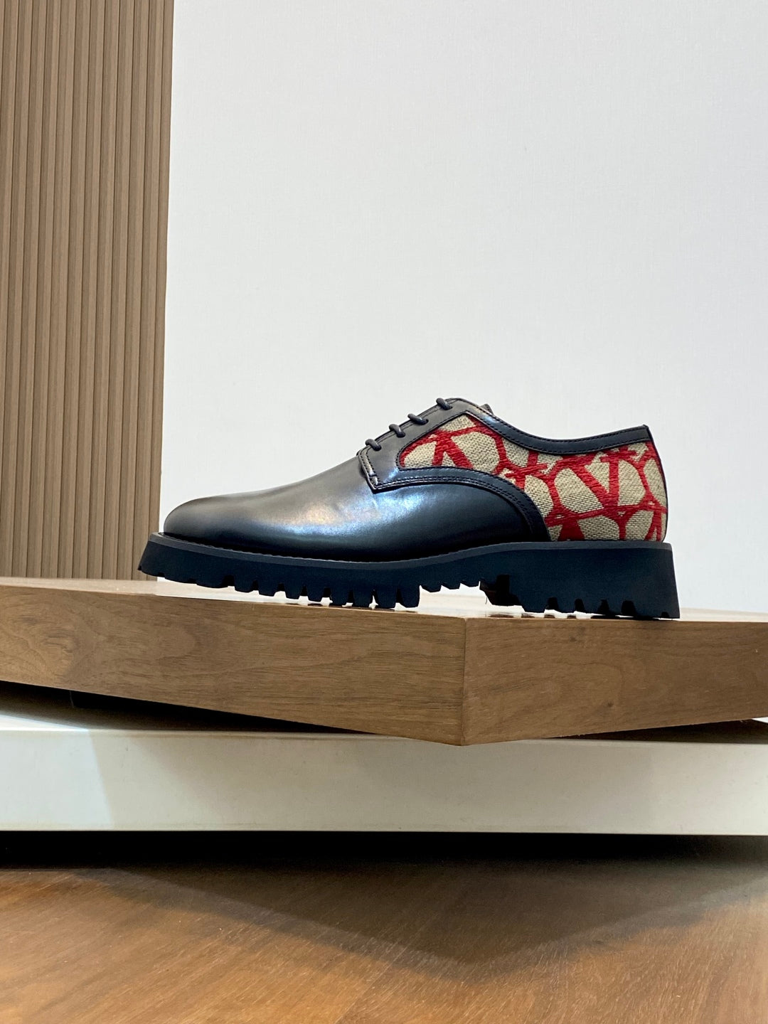 LuxluxHouse Best Quality Shoes Valentino