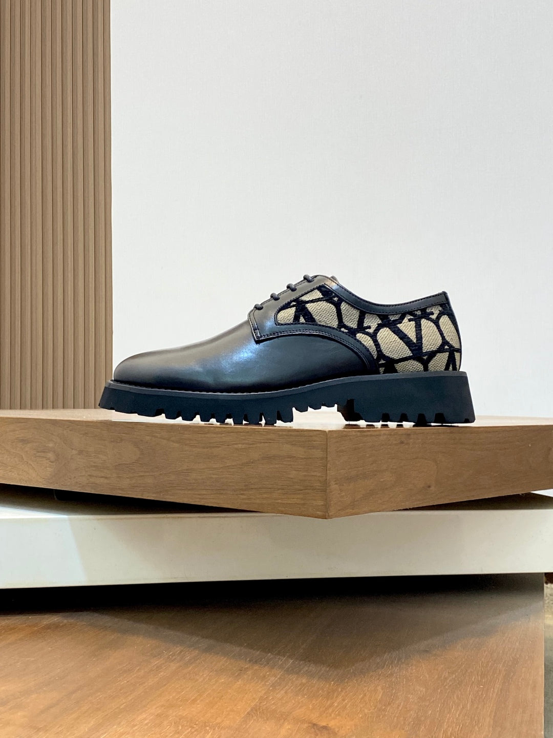 LuxluxHouse Best Quality Shoes Valentino