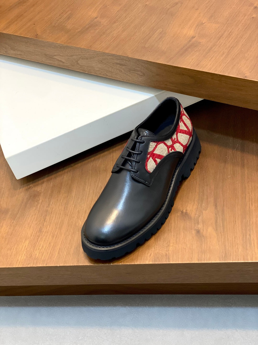 LuxluxHouse Best Quality Shoes Valentino