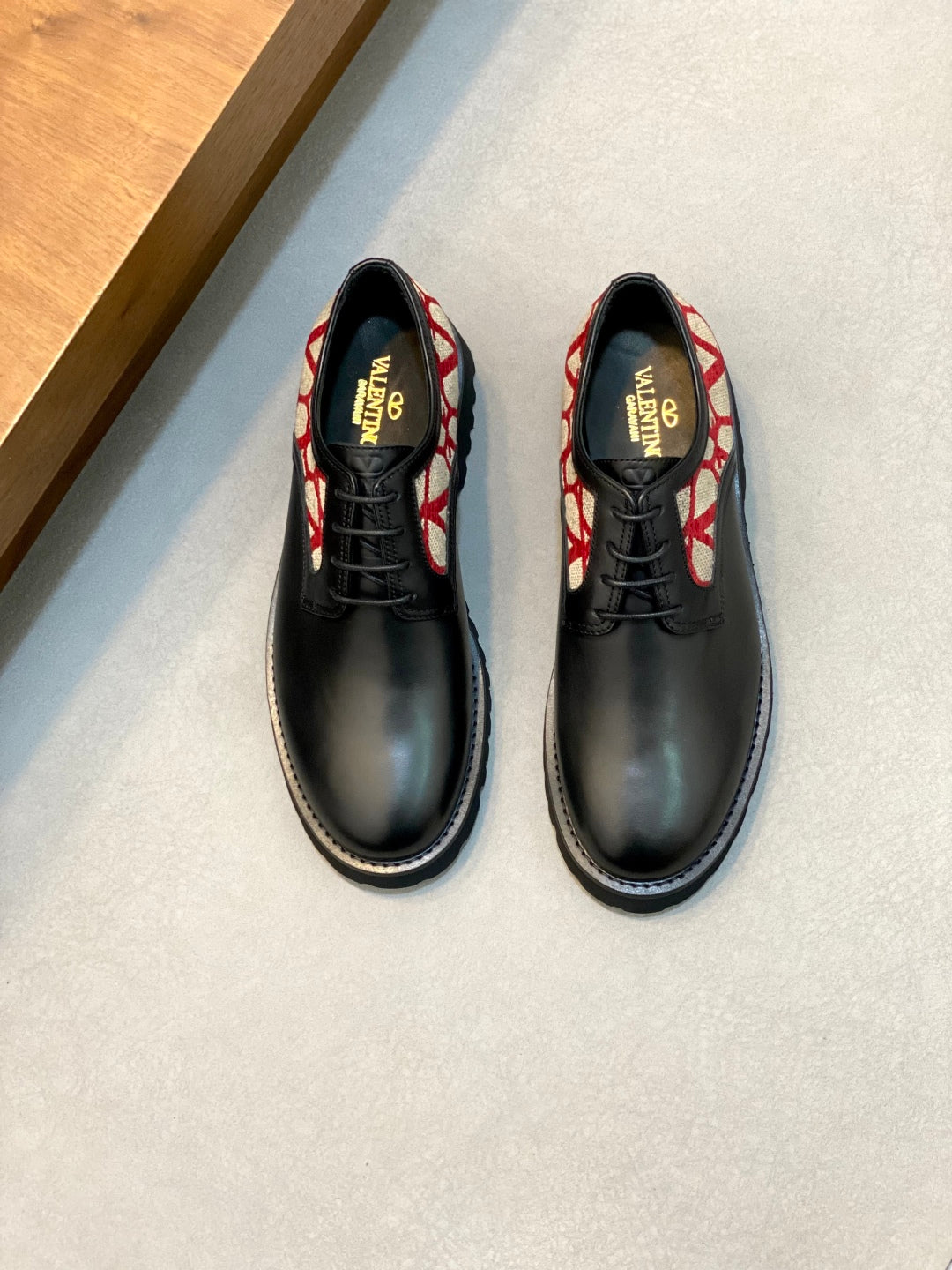 LuxluxHouse Best Quality Shoes Valentino