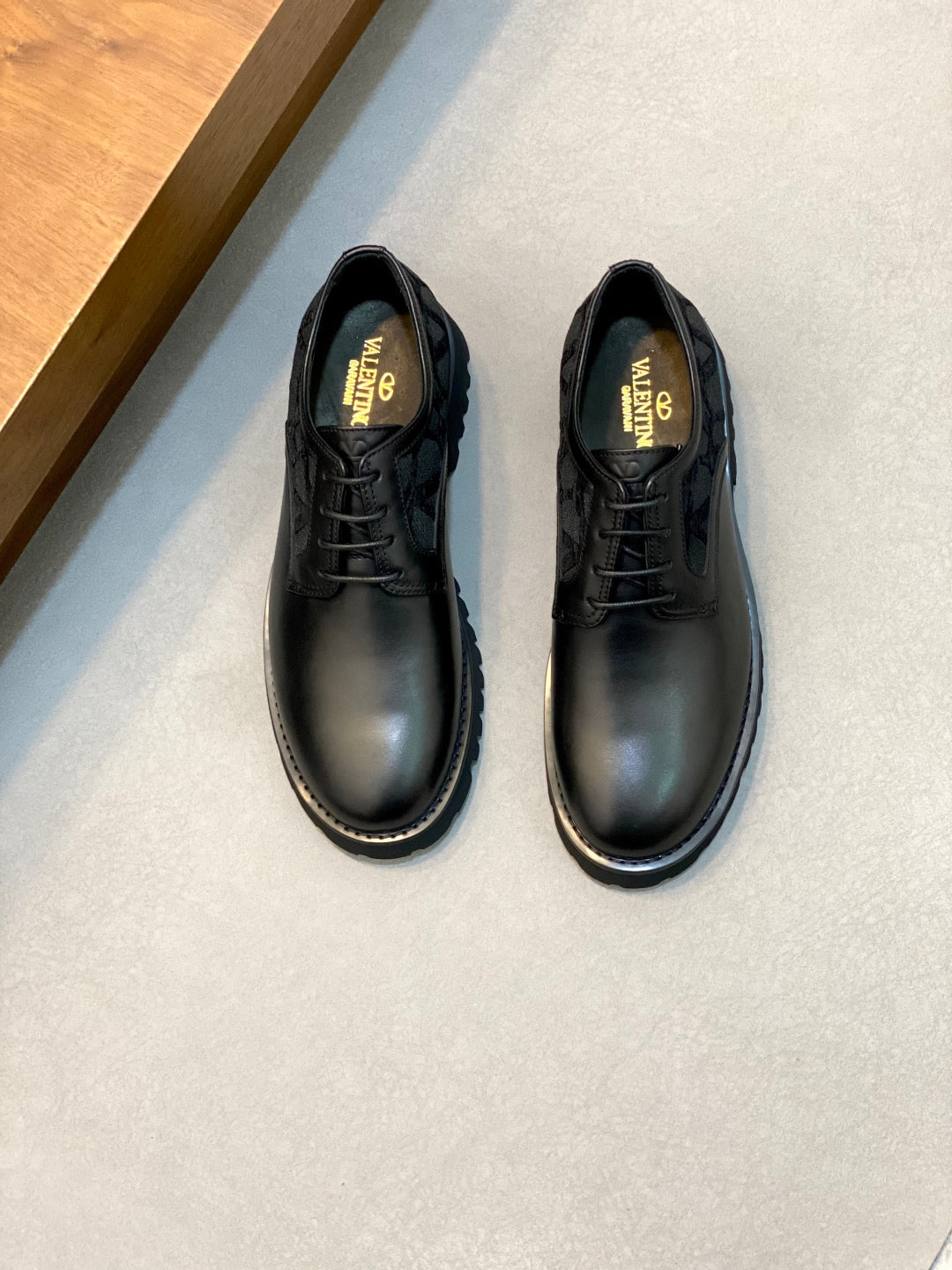 LuxluxHouse Best Quality Shoes Valentino