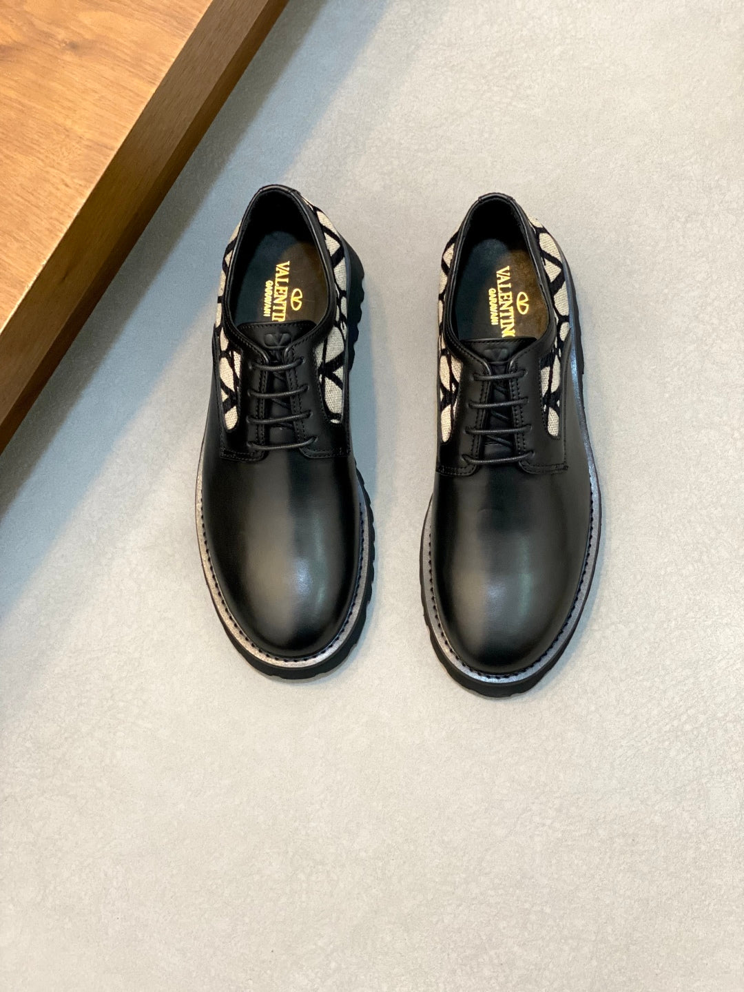 LuxluxHouse Best Quality Shoes Valentino