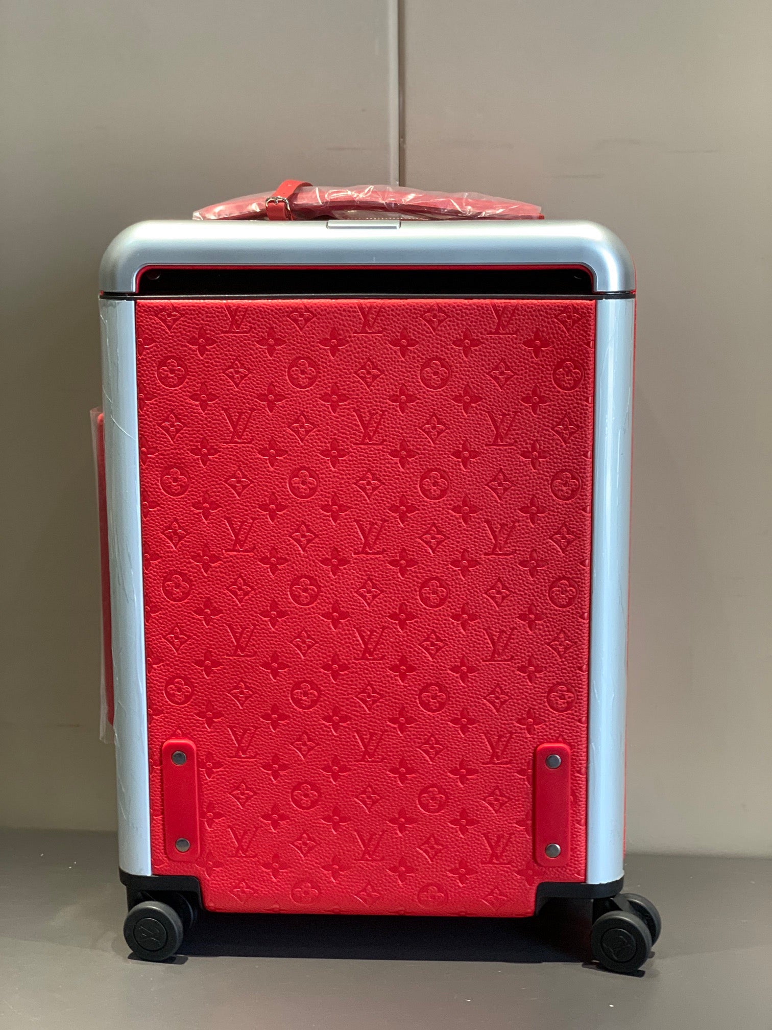 L*ouis V*uitton Luggage (LuxluxHouse)