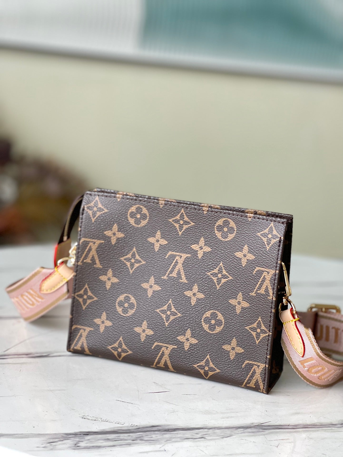 LuxluxHouse Great quality Louis Vuitton Bag Top Quality 19*15*6CM Free shipping