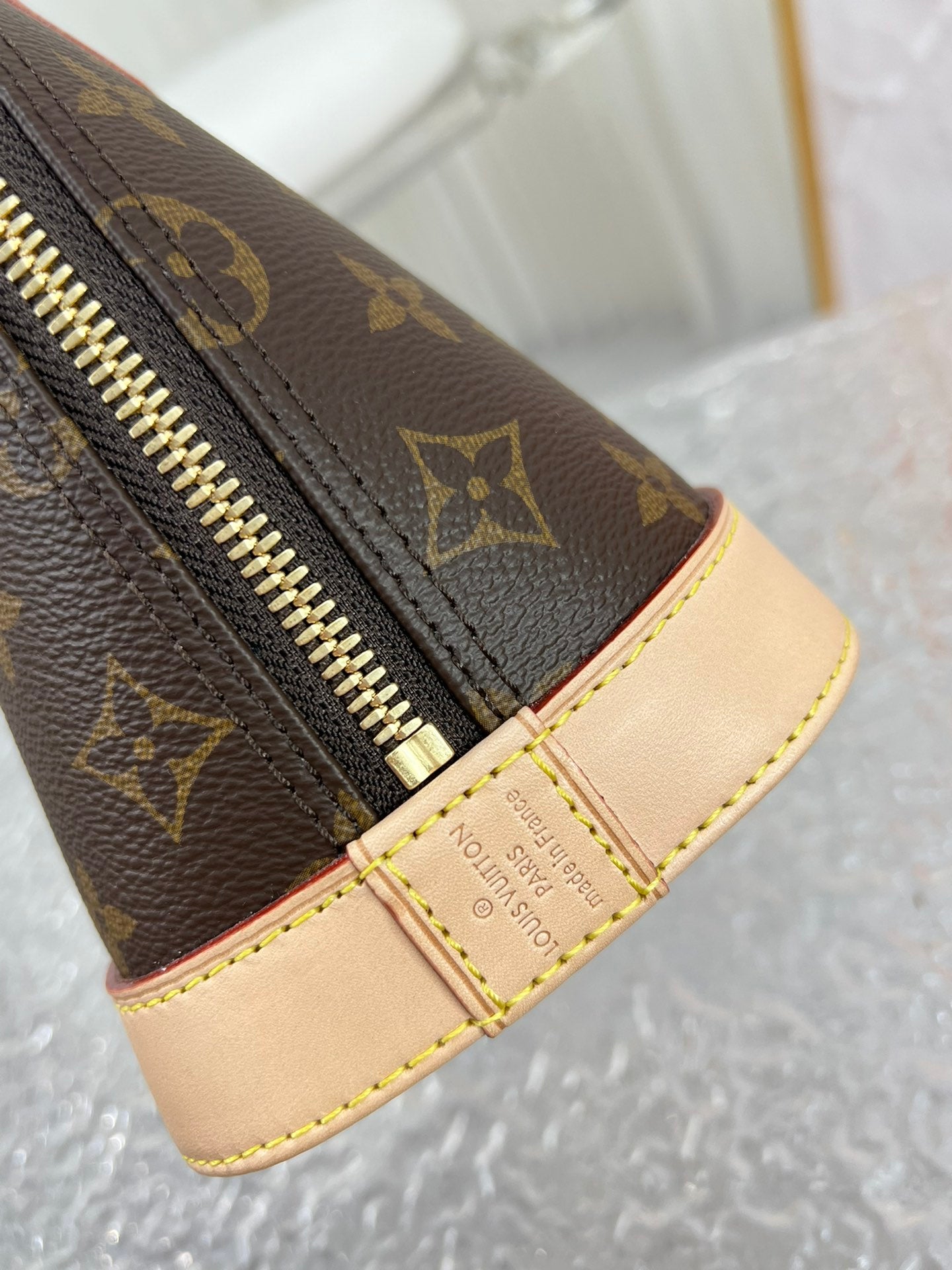 LuxluxHouse Great quality Louis Vuitton Top Bag 25*19*12cm Free shipping